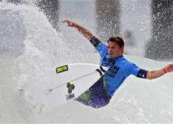 Injury-keeps-Yadin-Nicol-out-of-2011-ASP-World-Tour-despite-qualification