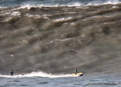 Image surfingnazare9.jpg