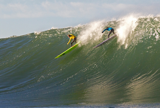 Image bigwavesurfers.jpg