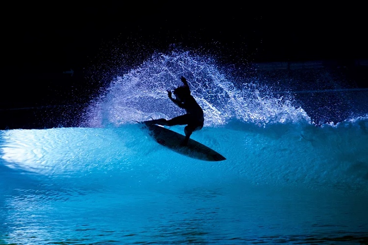 Image nightsurfing2.jpg