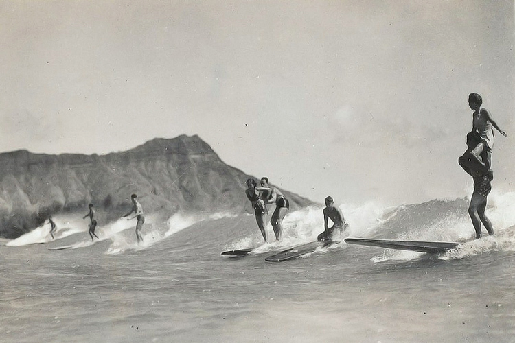 Image oldhawaiiansurfing.jpg