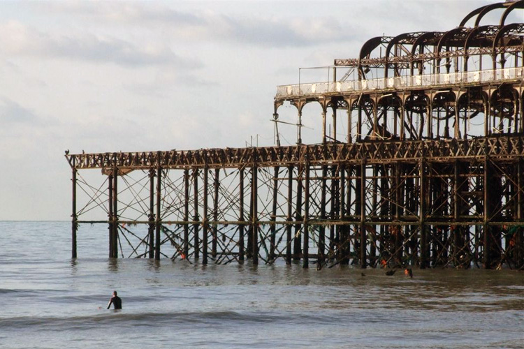 Image surfingbrightonpier.jpg