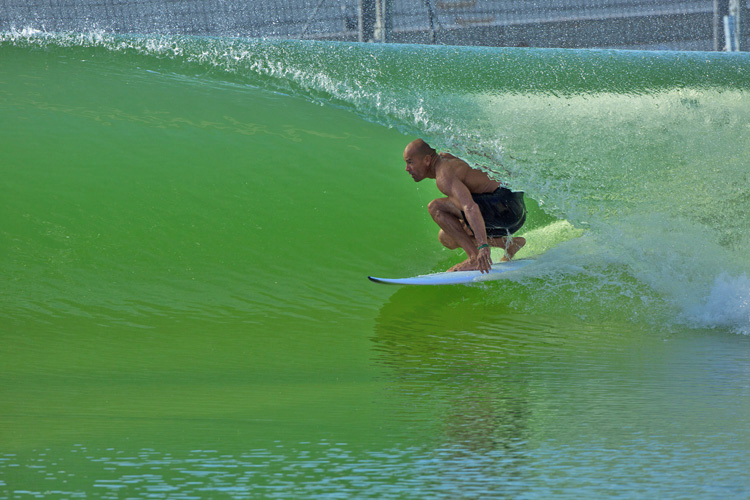 Image kellyslatersurfpool3.jpg