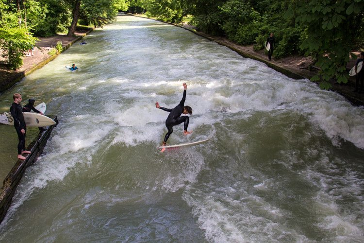 Image riversurfingwave.jpg