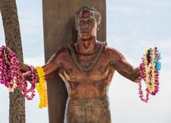 Image dukekahanamokustatue2.jpg