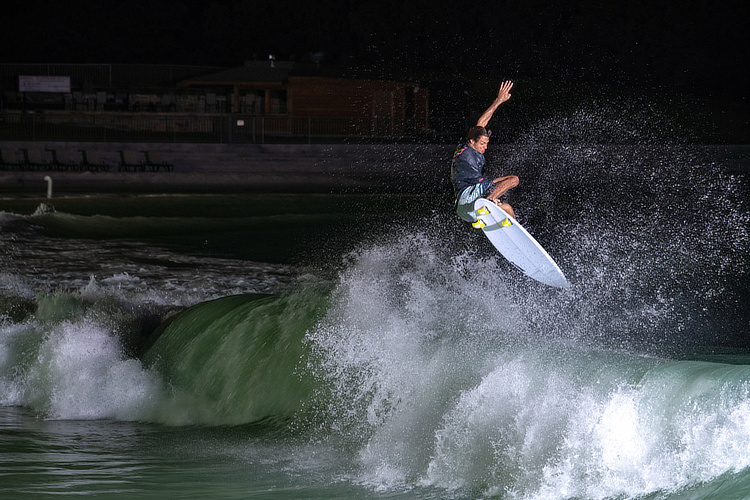 Image surf-stadium-japan.jpg