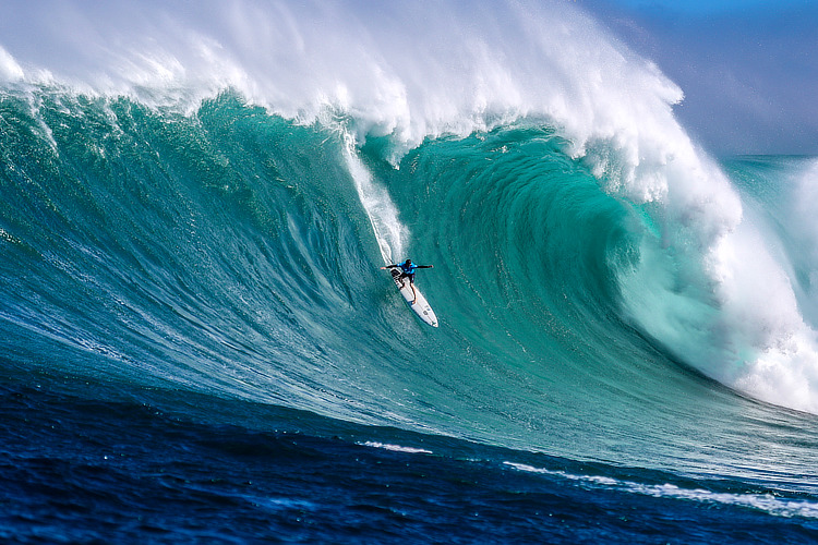 Image jaws-peahi.jpg