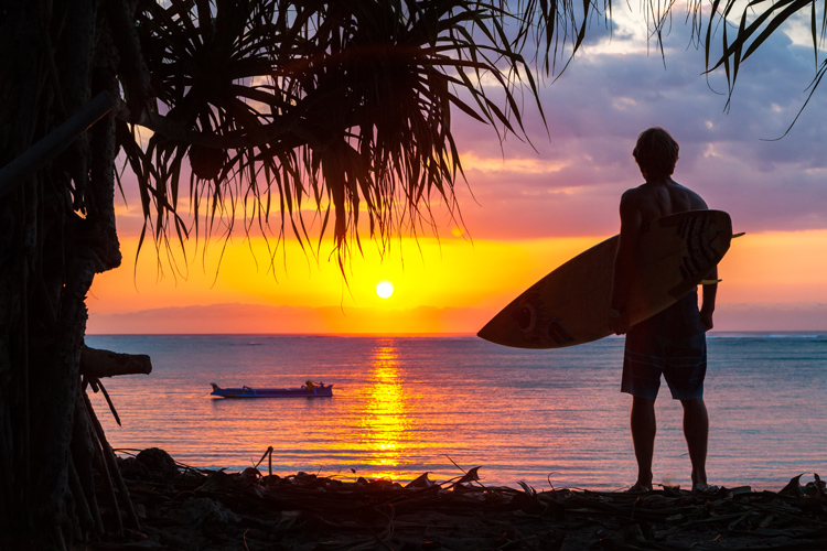 Image surfer-beach.jpg