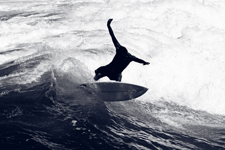 Image surfer-cutback.jpg