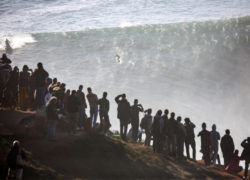 Image nazare-crowds.jpg