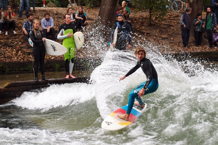 Image eisbach-river-wave-surfing.jpg